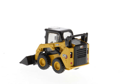 1:50 Cat® 242D3 Skid Steer Loader with Attachments, High Line Series, 85676